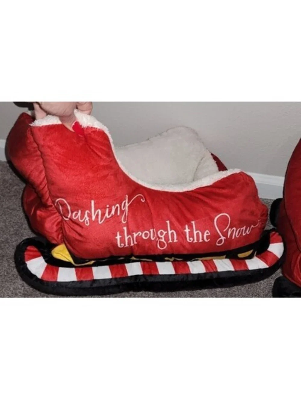 🎄MERRY MAKINGS SLEIGH PET BED ❄️ DASHING THROUGH THE SNOW ☃️ *PRE-OWNED *🐶🐾🐱